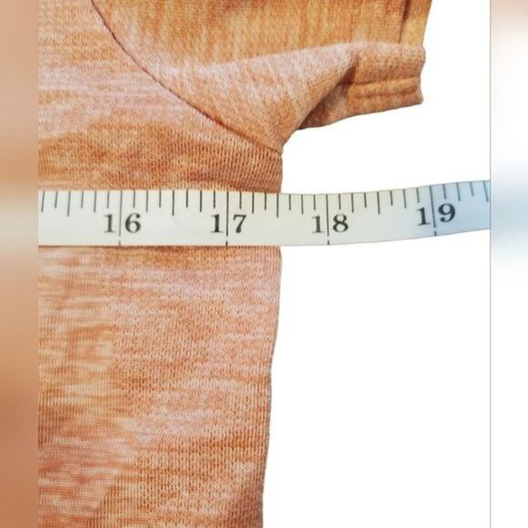 EUC Uniqlo Sport wear red white tie-dye short sleeve t-shirt size M - Picture 5 of 8